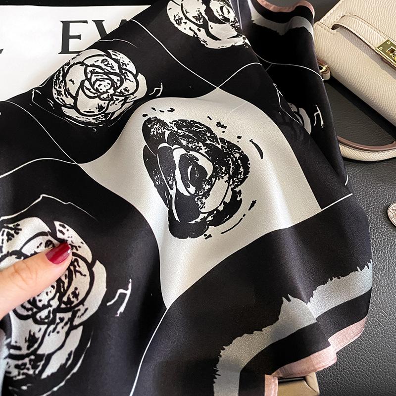 送料無料 エレガントなプリント柄入り100％シルクプチスカーフ　　04513 |  | 04