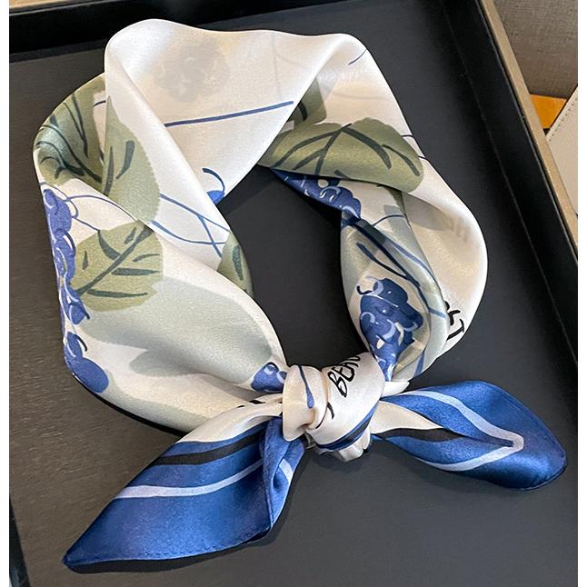 送料無料 エレガントなプリント柄入り100％シルクプチスカーフ　　04514b |  | 01