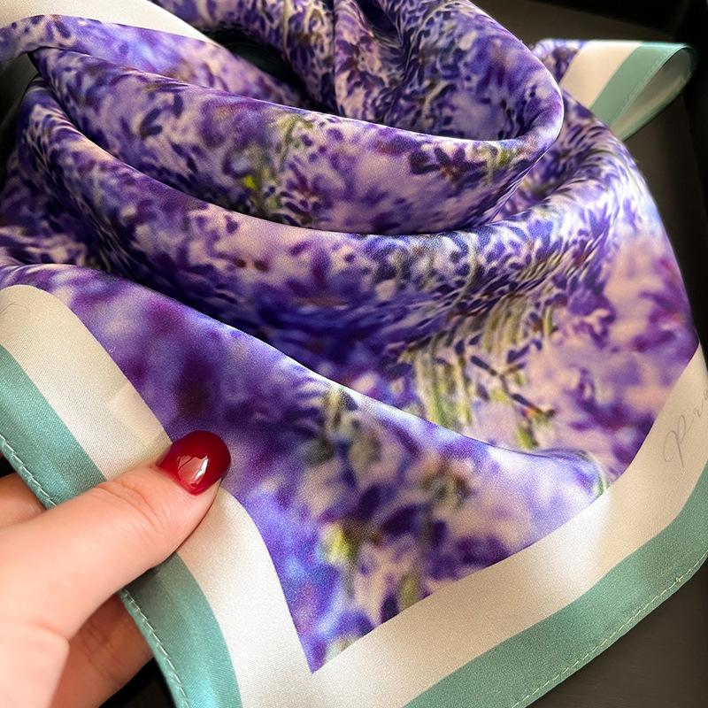 送料無料 エレガントなプリント柄入り100％シルクプチスカーフ　　04517 |  | 03