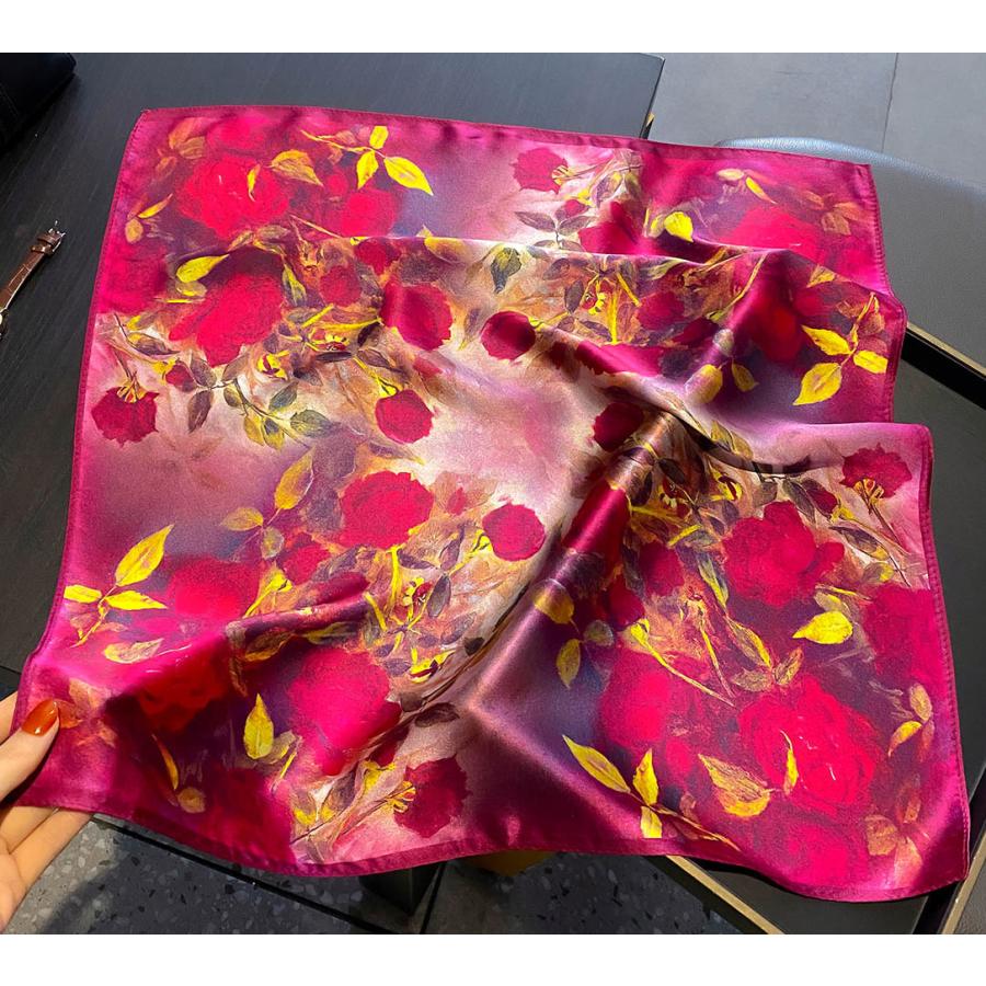 送料無料 エレガントなプリント柄入り100％シルクプチスカーフ　　04521 | 