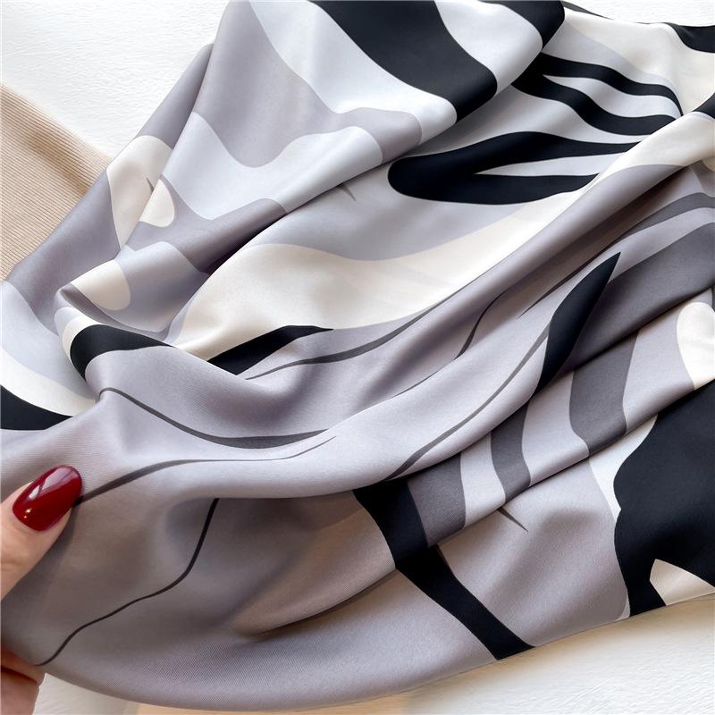 送料無料 男女兼用 大判正方形 シルクタッチ プリント柄 スカーフ 　05541b |  | 02