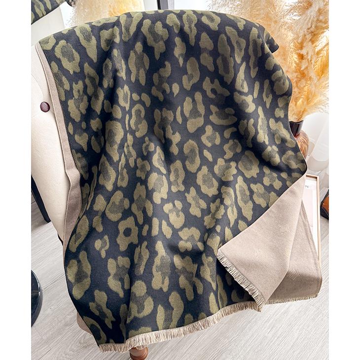 送料無料 やや厚手 リバーシブル大判 無地 アニマル ヒョウ柄入りストール マフラー 　2147c |  | 01