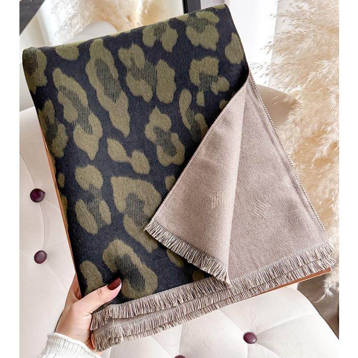 送料無料 やや厚手 リバーシブル大判 無地 アニマル ヒョウ柄入りストール マフラー 　2147c |  | 02