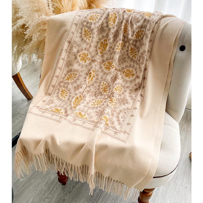 送料無料 やや厚手 大判 フラワー金糸刺繍柄入りストール マフラー 　2301 |  | 02