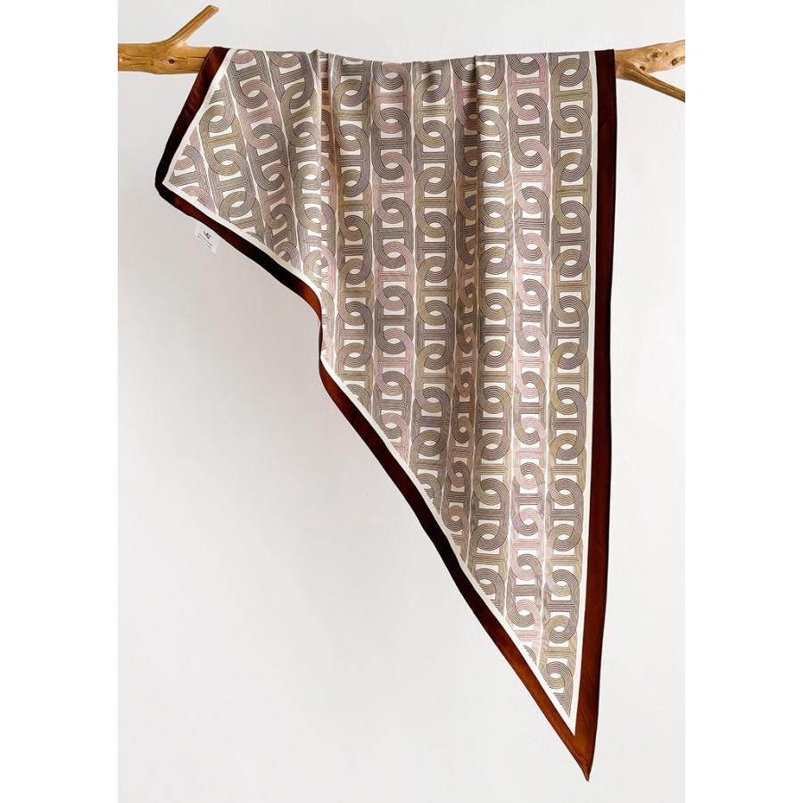 送料無料 男女兼用 三角形 シルクタッチ 幾何学柄 スカーフ/ヘアリボン　8106a |  | 01