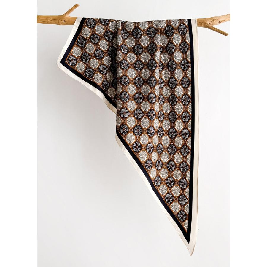 送料無料 男女兼用 三角形 シルクタッチ クラシック メダリオン柄 スカーフ/ヘアリボン　8107 |  | 01