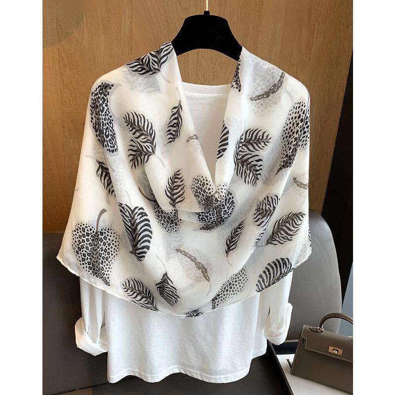 送料無料 男女兼用 薄型 大判 ミックスアニマルとリーフモチーフ柄 ストール/スカーフ 　91141 |  | 02