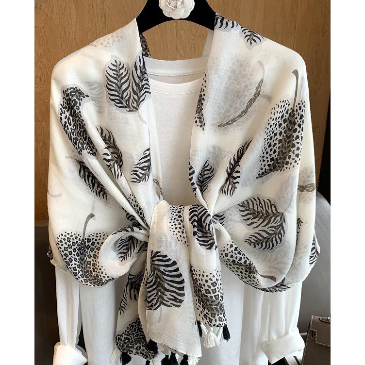 送料無料 男女兼用 薄型 大判 ミックスアニマルとリーフモチーフ柄 ストール/スカーフ 　91141 |  | 05