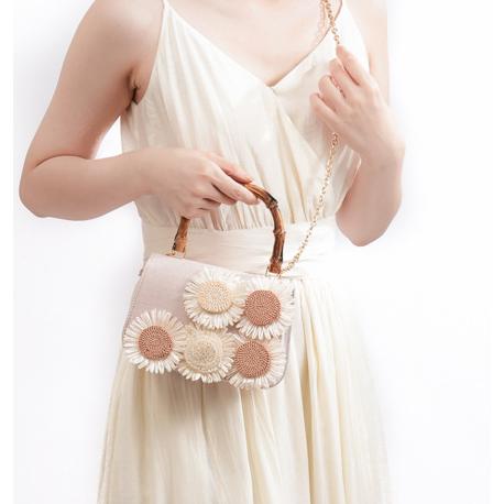 送料無料 レーディス 立体的な刺繍を施した花柄のバンブーハンドル 肩掛け ミニバッグ 　ba0613 |  | 09