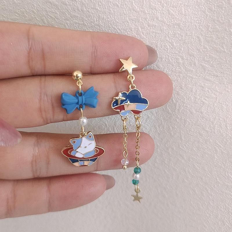 送料無料 レーディス ゆらゆら アシンメトリー雲リボンと猫 デザイン ピアス   e0628a |  | 07