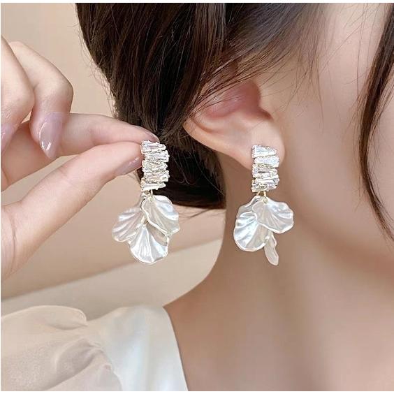 送料無料 レーディス ゆらゆら フラワー 花びら デザイン ピアス　 e0998 |  | 03