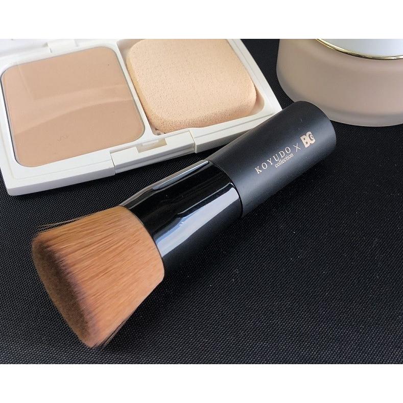 熊野筆 ギフト仕様 広島県 熊野 化粧筆 ファンデーションブラシ プレミアム fupa03-bc 黒軸フラット 母の日 誕生日 熊野筆 晃祐堂 記念日 贈り物 化粧筆 |  | 04