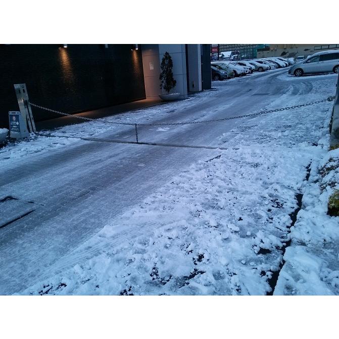 凍結防止剤 3個セット 雪道通りゃんせ 塩化カルシウム 2.1kgx3個 粒状 家庭用 融雪用 塩カル 防塵 除湿 道路の融雪 凍結防止 |  | 02