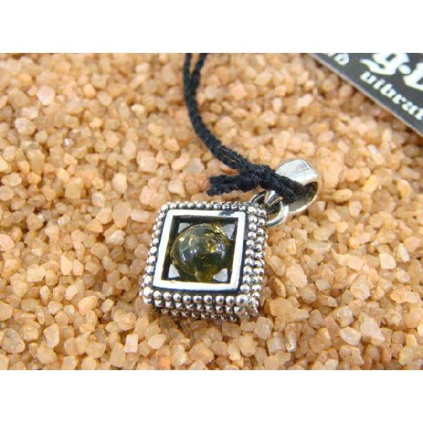 送料無料 グッドバイブレーション ペンダントトップ コハク（人造） 角型 シルバー925 人気ブランド | 