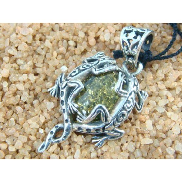 グッドバイブレーション ペンダントトップ トカゲモチーフ 人造琥珀 シルバー925 人気ブランド | 