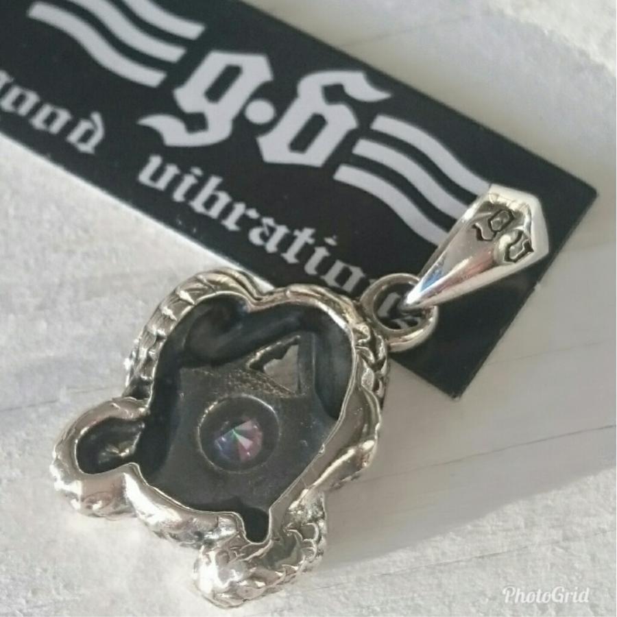 送料無料 グッドバイブレーション ペンダントトップ オーロラカラージルコニア スネーク シルバー925 人気ブランド |  | 01