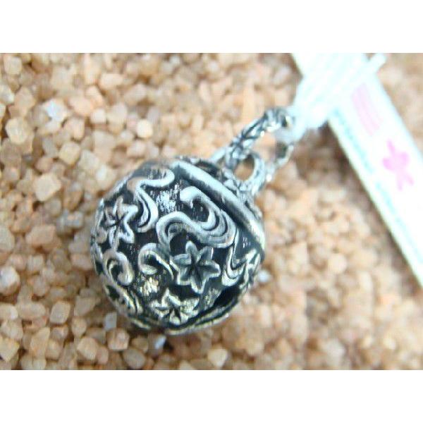 送料無料 オリエンタルバイブレーション ペンダントトップ 和柄の鈴 小さな音が鳴ります シルバー925 人気ブランド |  | 01