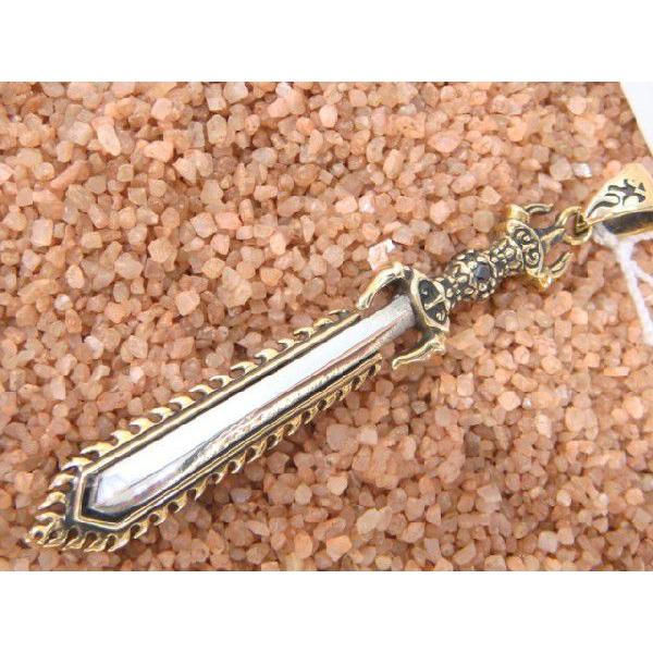 送料無料 オリエンタルバイブレーション ペンダントトップ 剣モチーフ ジルコニア シルバー925 人気ブランド |  | 01