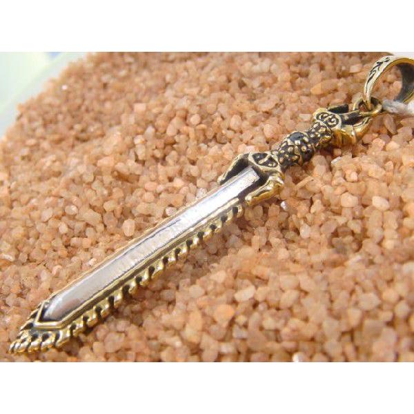 送料無料 オリエンタルバイブレーション ペンダントトップ 剣モチーフ ジルコニア シルバー925 人気ブランド |  | 02