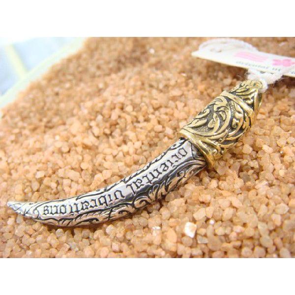 送料無料 オリエンタルバイブレーション ペンダントトップ 牙モチーフ シルバー925 人気ブランド |  | 01