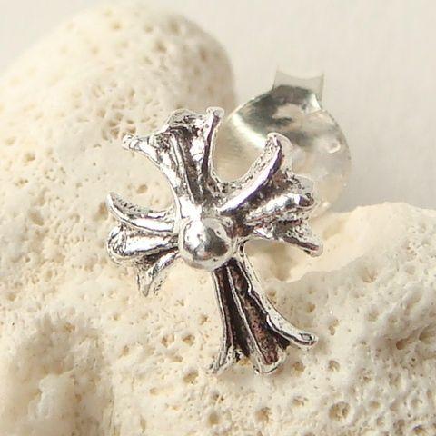 シルバー925 クロスモチーフ ピアス(片耳用) シルバー925 クロスモチーフ ピアス(片耳用) シルバー925 クロス