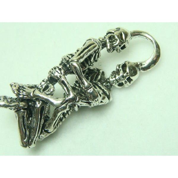 送料無料 メチャ渋ハード系 抱き合うスカル シルバー925 プレゼントにもおススメ |  | 02