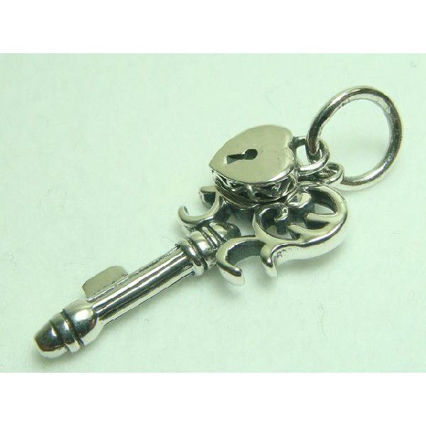 送料無料 メチャ渋ハード系 キー型ペンダントトップ 燻し シルバー925 プレゼントにもおススメ |  | 01