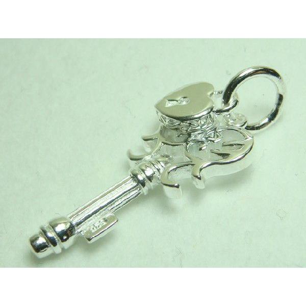 送料無料 メチャ渋ハード系 キー型ペンダントトップ ホワイト シルバー925 プレゼントにもおススメ | 