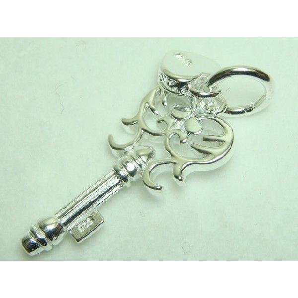 送料無料 メチャ渋ハード系 キー型ペンダントトップ ホワイト シルバー925 プレゼントにもおススメ |  | 01