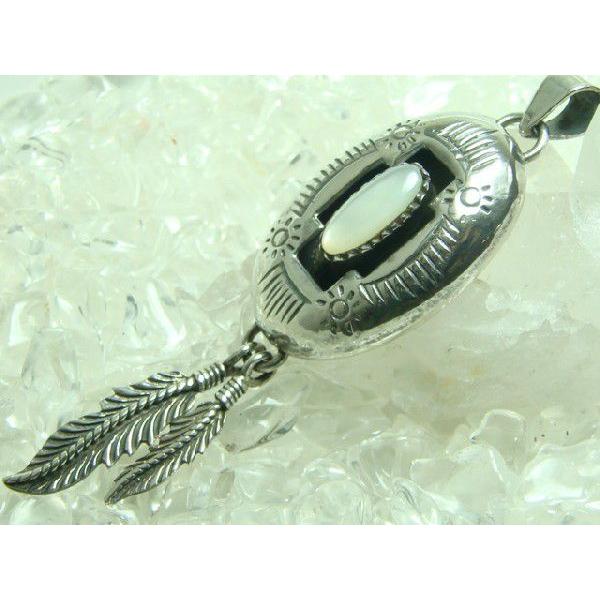 ネイティブ系ペンダントトップ　ホワイトシェル＆Wフェザー　シルバー925 |  | 01