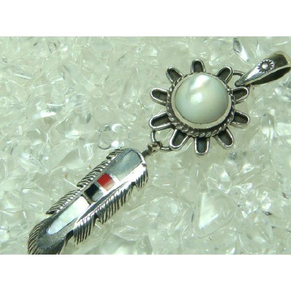 ネイティブ系ペンダントトップ　ホワイトシェル＆サンゴ＆オニキス　シルバー925 | 