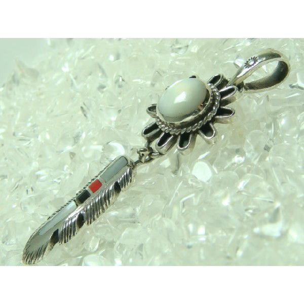 ネイティブ系ペンダントトップ　ホワイトシェル＆サンゴ＆オニキス　シルバー925 |  | 01