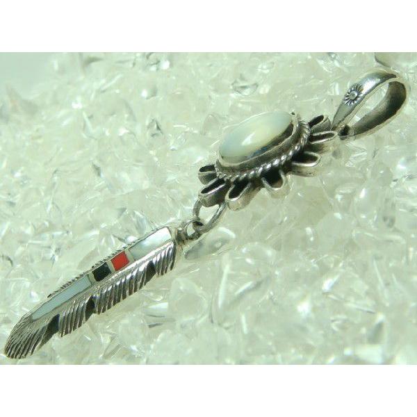 ネイティブ系ペンダントトップ　ホワイトシェル＆サンゴ＆オニキス　シルバー925 |  | 01