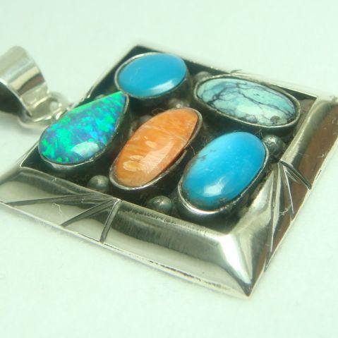 激安　ネイティブ系ペンダントトップ　オパール＆ターコイズ＆サンゴ　シルバー925 |  | 01