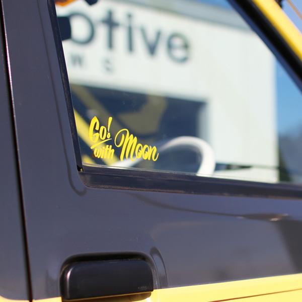 ムーンアイズ MOONEYES Go with MOON ステッカー (抜きタイプ) [DM209] | MOONEYES | 01
