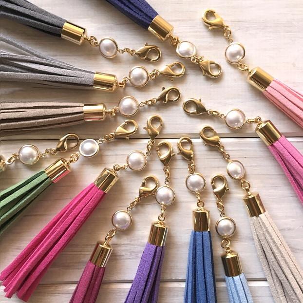 【メール便発送可◯】タッセル チャーム ミニチャーム チャーム パール フェイクスエード スマホケース 携帯ストラップ キーホルダー フリンジ | ブランド登録なし | 01