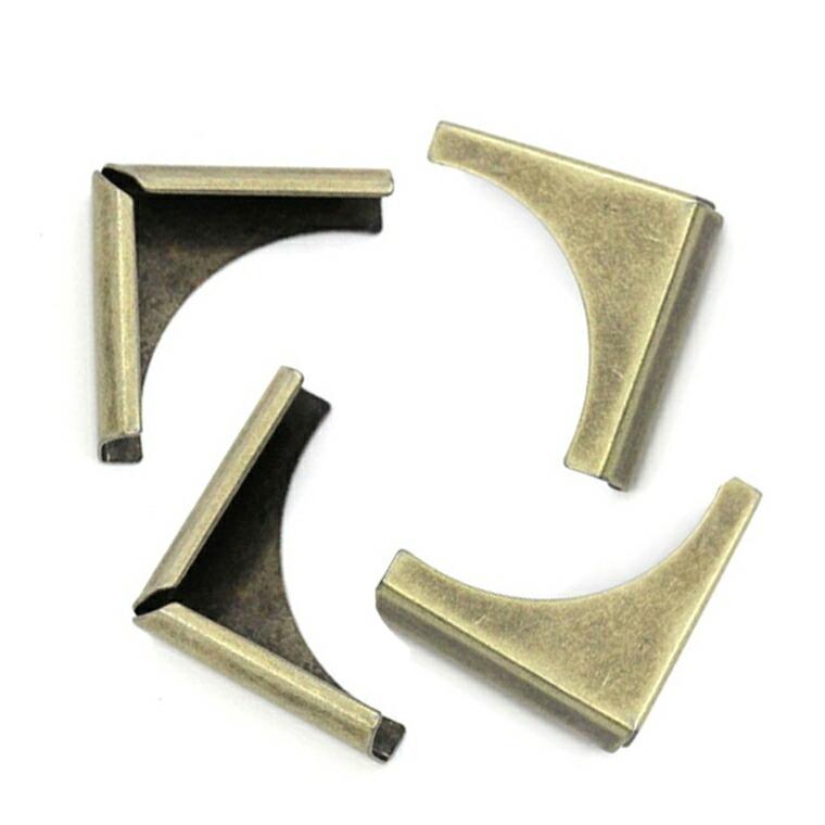 20mm×20mm 厚さ5.6mm 4個入 コーナー金具 コーナープレート ブロンズ