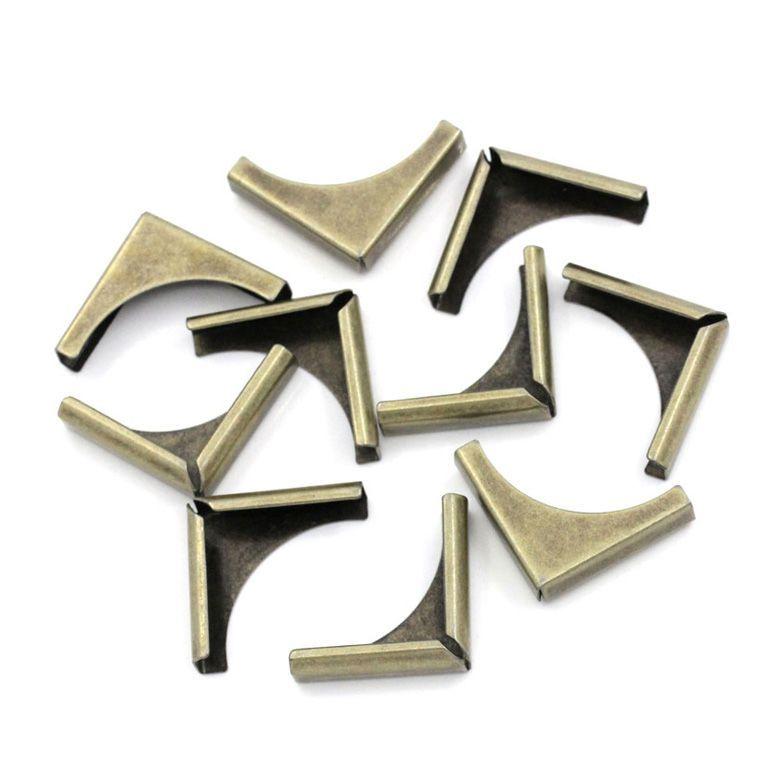 20mm×20mm 厚さ5.6mm 4個入 コーナー金具 コーナープレート ブロンズ