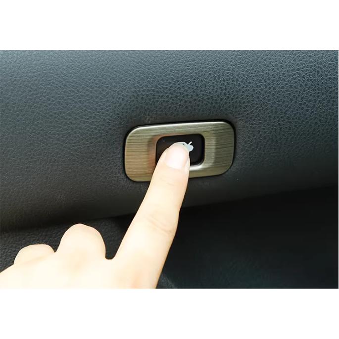 クラウン クラウン210系リアトランクスイッチカバー メッキ