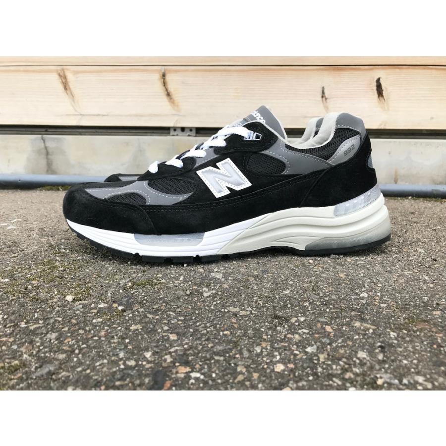 最安値級価格 美品 M992 EB 25cm ブラック 黒 ニューバランス