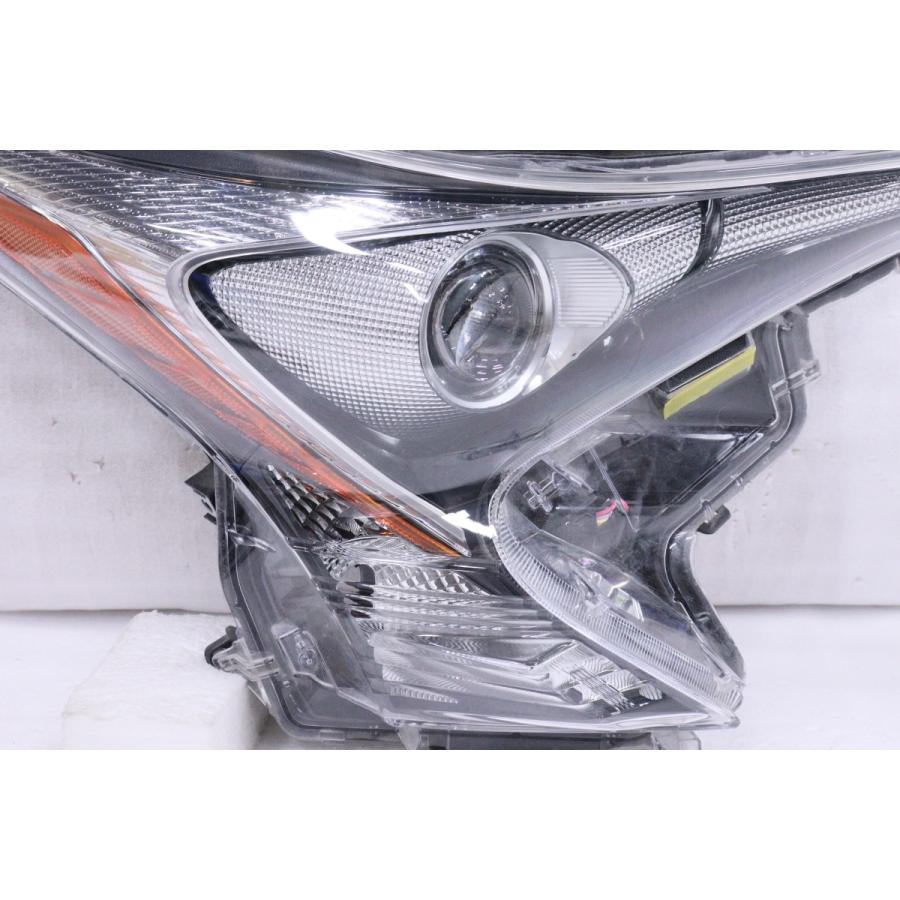 10-1370☆前期 LED ZVW50 プリウス☆右ヘッドライト KOITO 47-75 打刻  