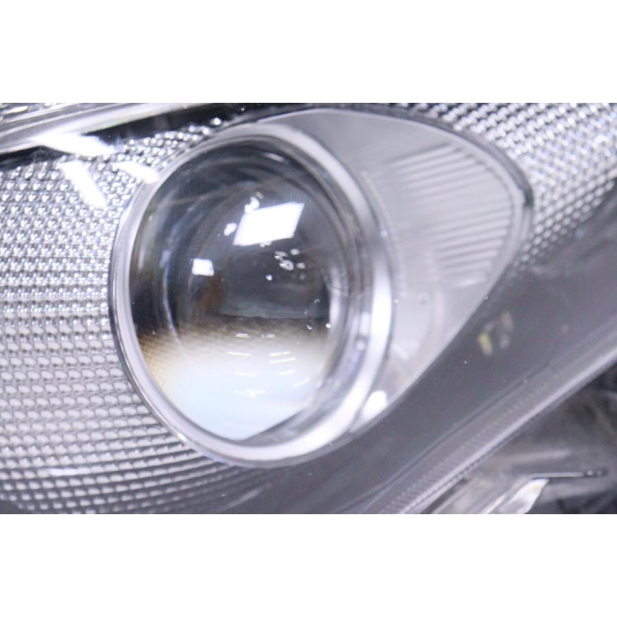 10-1370☆前期 LED ZVW50 プリウス☆右ヘッドライト KOITO 47-75 打刻  