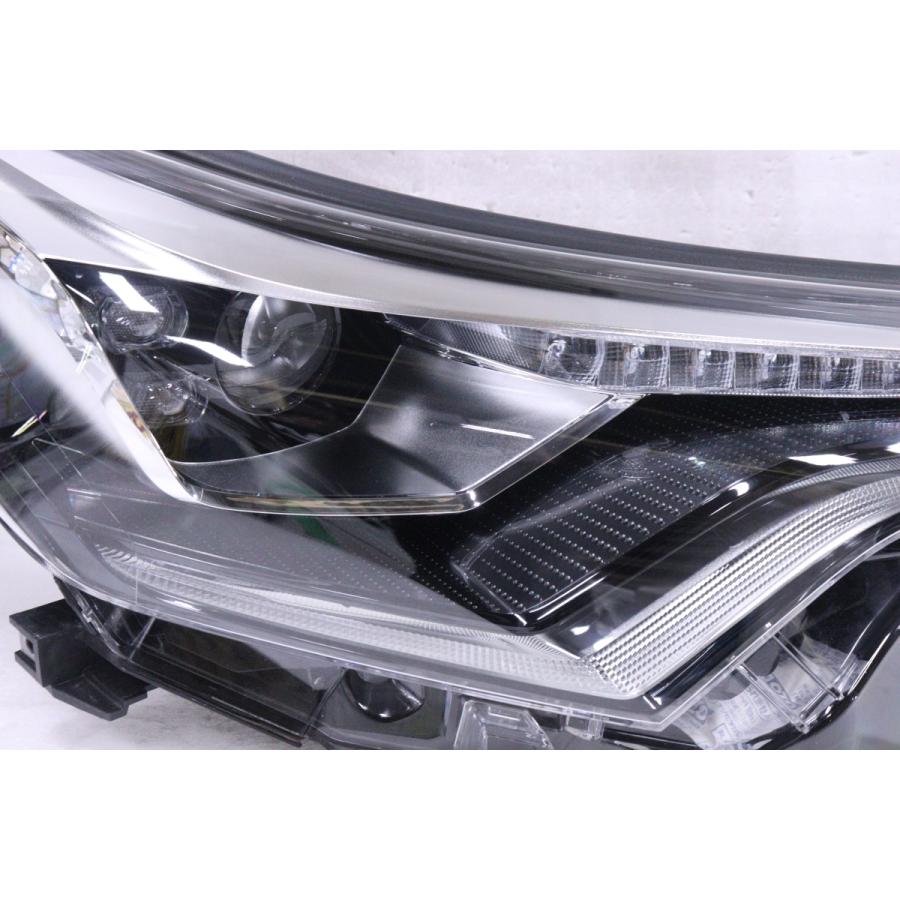 C-HR 10-257☆美品 中期 LED NGX10 C-HR☆右ヘッドライト KOITO 10-111
