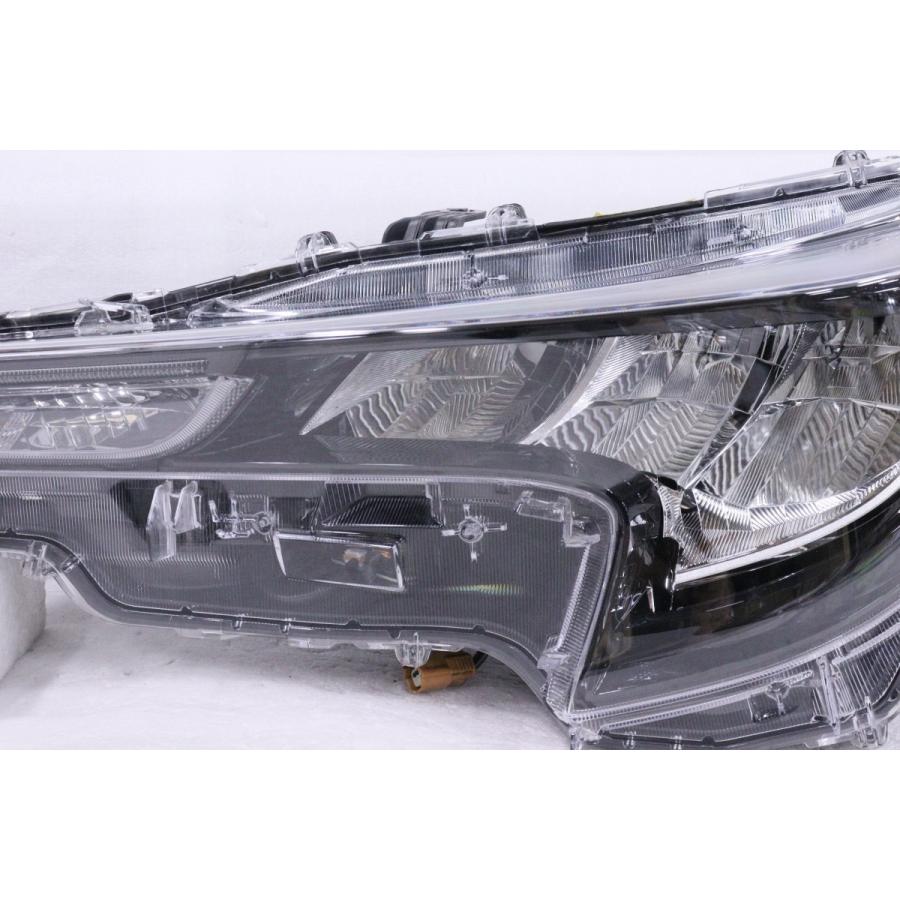 NRE210H　トヨタ　カローラ　スポーツ　ヘッドライト 46-858☆美品☆LED NRE210H カローラスポーツ HV☆左ヘッド