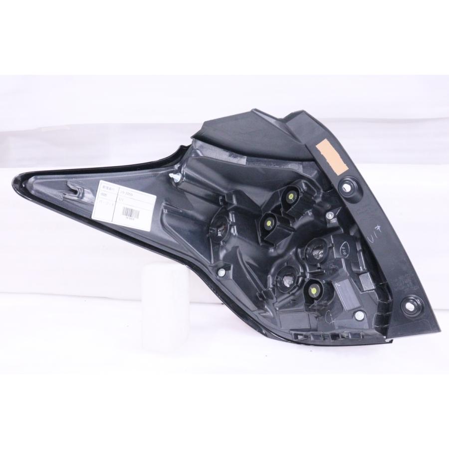 トヨタ（TOYOTA） 19-3059☆【値下】美品☆LED MXPA10 ヤリス☆右