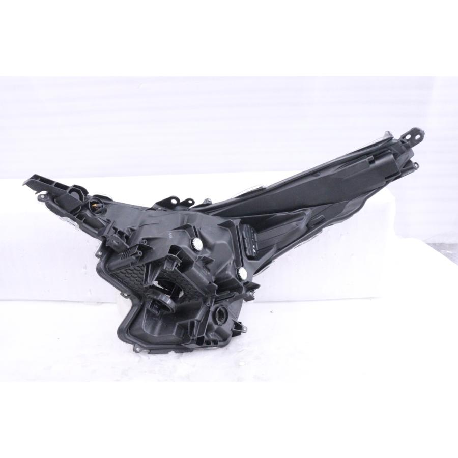トヨタ　５０プリウス　右ヘッドライト プリウス 19-517☆美品 前期 LED ZVW50 プリウス☆右ヘッド