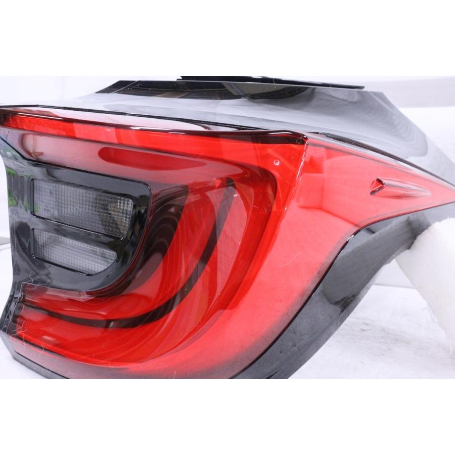トヨタ 19-847☆【値下】美品☆LED MXPA10 ヤリス☆右テール