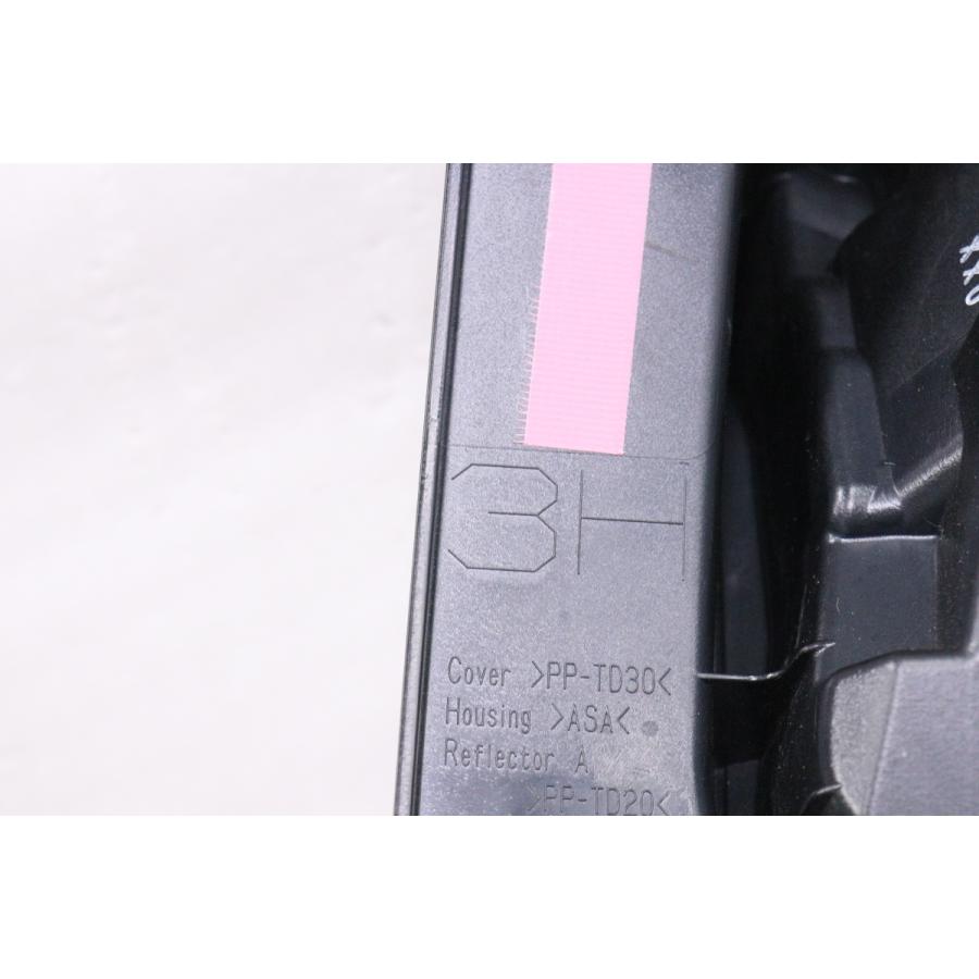 トヨタ（TOYOTA） 19-862☆【値下】美品☆LED MXPA10 ヤリス☆左テール