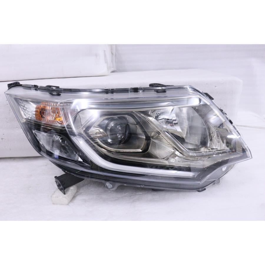 ホンダ 1X-1260☆前期 LED RP3 ステップワゴンスパーダ☆右