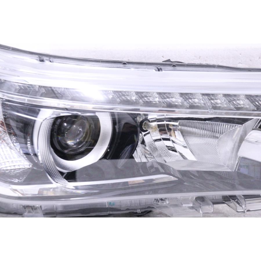 GUN125 ハイラックス　右ヘッドライト ハイラックス 1X-1513☆美品☆前期 LED GUN125 ハイラックス☆右ヘッド